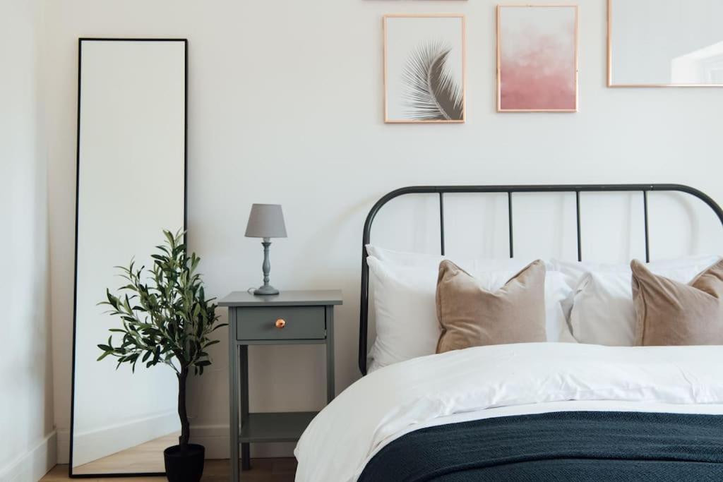 Stylish 2 Bedroom Flat In Ilford, London Esterno foto