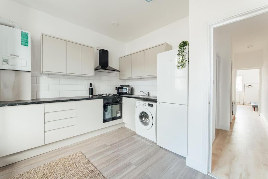 Stylish 2 Bedroom Flat In Ilford, London Esterno foto