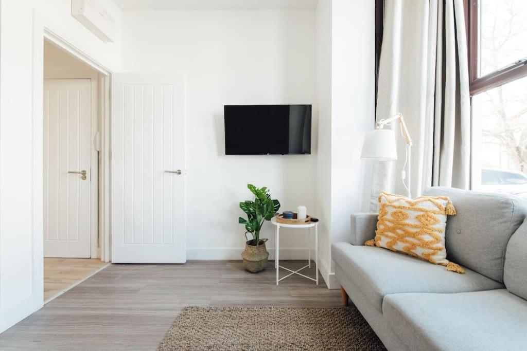 Stylish 2 Bedroom Flat In Ilford, London Esterno foto